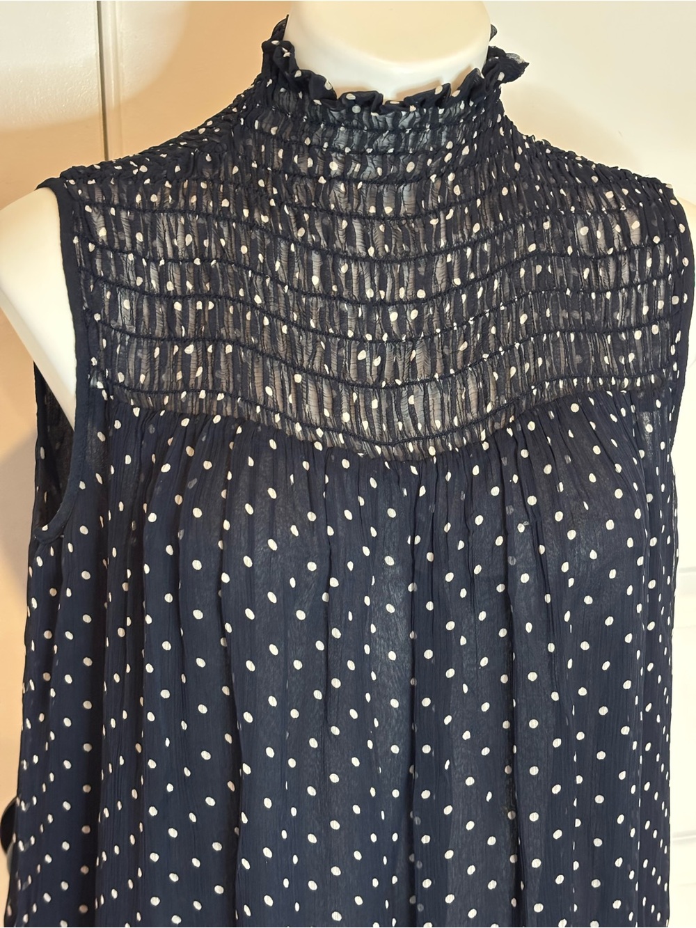 FRAME Navy White Polka Dot Sleeveless Smocked Top Blouse S - Picture 3 of 8